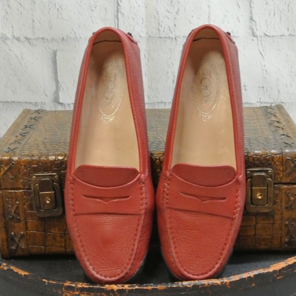 Tod’s Gommino Driving Shoes / Moccasins - Picture 2 of 16